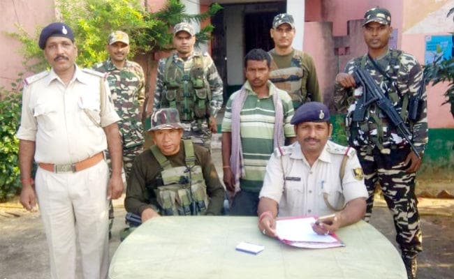 फरार हार्डकोर नक्सली शंकर तुरी को एसएसबी और बिहार पुलिस ने संयुक्त छापेमारी में पड़रिया से किया गिरफ्तार