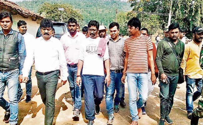 झारखंड विधानसभा चुनाव 2019 : शिबू संग पैतृक गांव नेमरा पहुंचे हेमंत ने कहा, भाजपा अबकी बार झारखंड पार