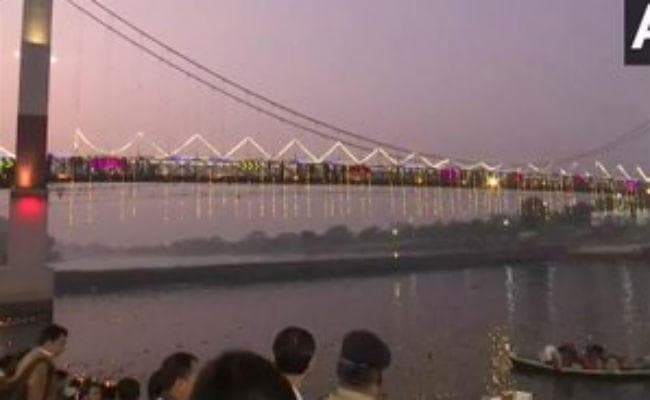 कार्तिक पूर्णिमा: नदियों में आस्था की डुबकी लगा रहें हैं श्रद्धालु, जानें इसका महत्व और पूजा विधि