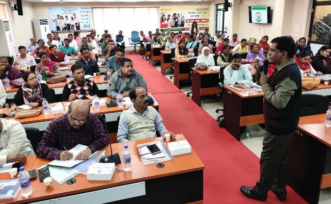 झारखंड विस चुनाव : मतदान केंद्रों पर महिला मतदाताओं के लिए अलग कतार की होगी व्यवस्था