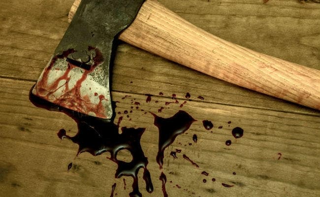 चिकन बनाने से इनकार किया तो पत्नी को कुल्हाड़ी से काट डाला