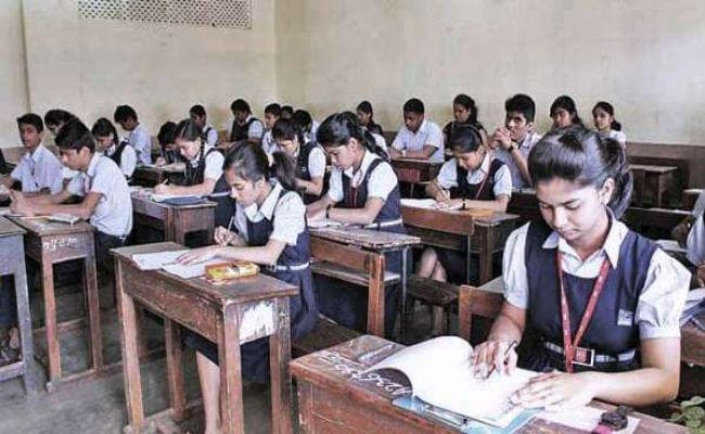 सीबीएसई : 12वीं की परीक्षा में 30 प्रतिशत अंक अनिवार्य