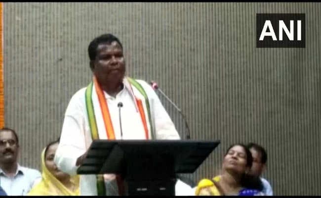 छत्तीसगढ़ः मंत्री लखमा के बिगड़े बोल, कहा- हेमा मालिनी के गाल जैसी सड़कें बनवाईं