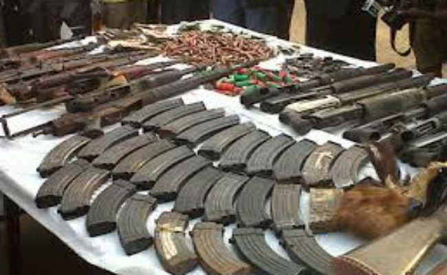 डेहरी में बड़ी संख्या में हथियार व कारतूस बरामद, 13 गिरफ्तार