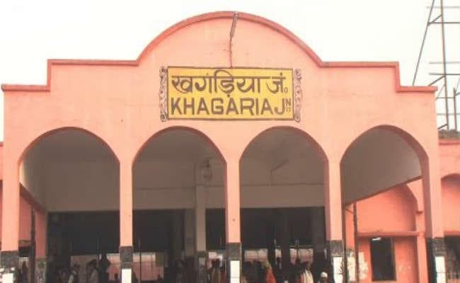 खगड़िया स्टेशन पर 15 रुपये का पानी 20 में शौचालय में दो की जगह लगता है 10 रुपये