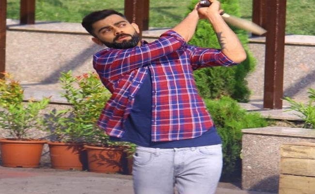 जब कप्तान कोहली बन गए ''विराट भैया’, इंदौर में बच्चों संग खेली गली क्रिकेट