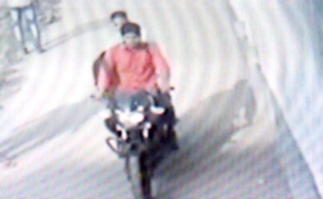 बिहटा : नौबतपुर के पूर्व मुखिया पति की गोली मार कर हत्या, सीसीटीवी में कैद हुई बाइक सवार दो अपराधियों की तस्वीर
