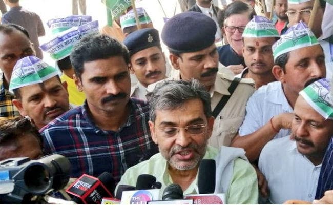 महागठबंधन का ''आक्रोश मार्च'' : केंद्र और राज्य सरकार पर बरसे कुशवाहा, मांझी बोले- होश में आये प्रशासन और सरकार, नहीं तो...