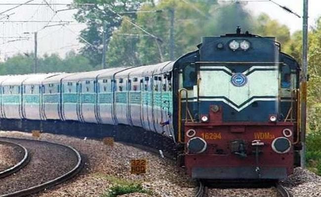 दिल्ली व मुंबई जाने वाली ट्रेनों में नो रूम, आरक्षण काउंटर पर माफिया सक्रिय