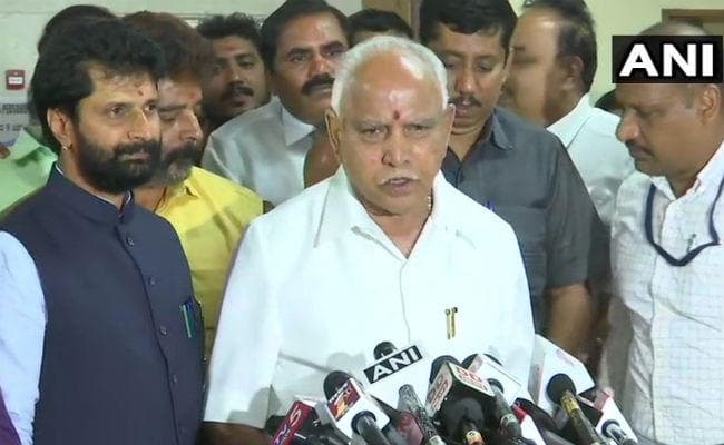 कर्नाटक: 17 अयोग्य विधायक आज थामेंगे BJP का दामन, उपचुनाव में उनकी ही सीटों से मिलेगा टिकट!