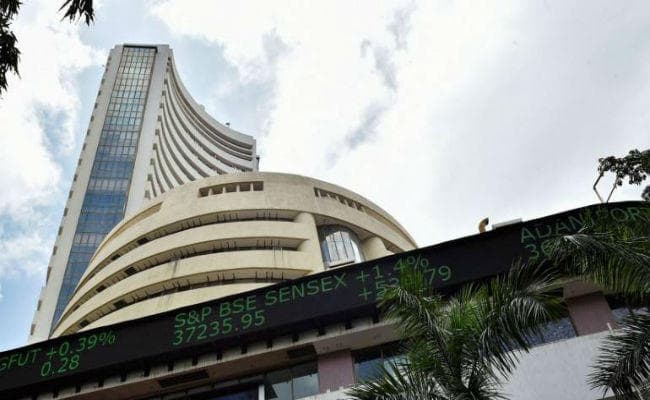 औद्योगिक उत्पादन और रुपये में गिरावट से 229 अंक लुढ़का सेंसेक्स