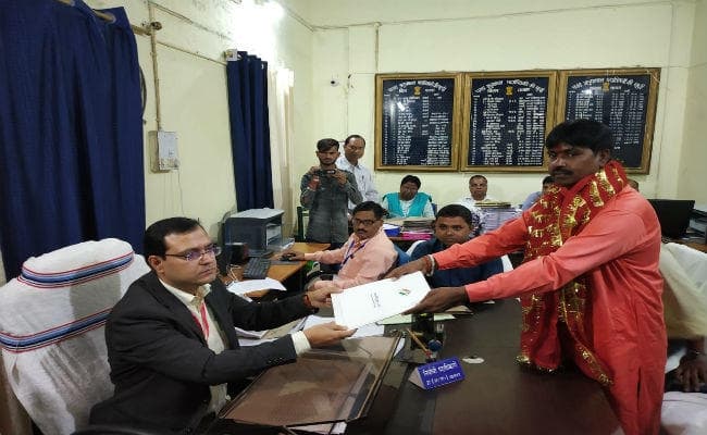 #JharkhandAssemblyPolls : चतरा विधानसभा में आखिरी दिन कुल 10 प्रत्याशियों ने किया नामांकन