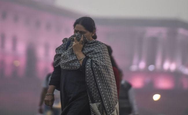 NCR की हवा हुई बेहद खराब, 14-15 नवंबर को दिल्ली, नोएडा और गाजियाबाद के स्कूल रहेंगे बंद