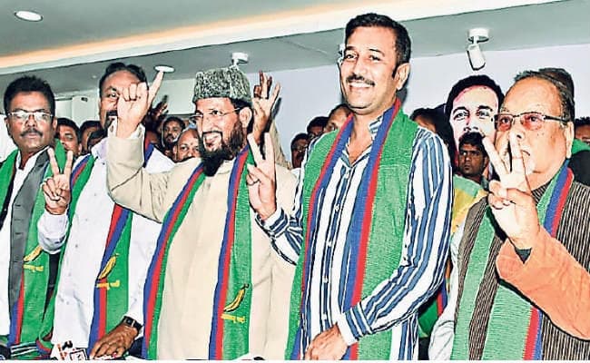 झारखंड विस चुनाव : ....जब आजसू का दामन थामने के बाद रो पड़े झामुमो के पूर्व विधायक अकील अख्तर, सुनायी अपनी भावना