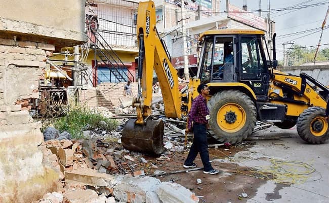 पटना : खेमनीचक में बादशाही नाले पर बने 12 मकानों को तोड़ा, आज नंदलाल छपरा में हटेगा अतिक्रमण