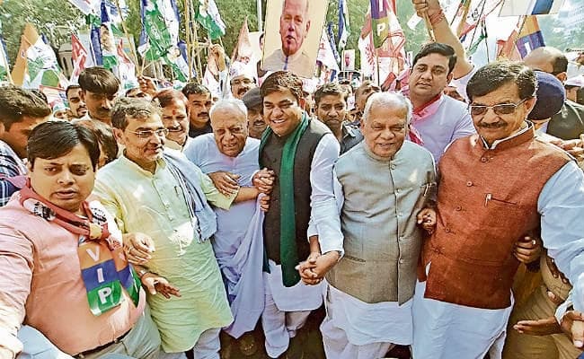 पटना : महागठबंधन ने केंद्र व राज्य के खिलाफ दिखाई ताकत