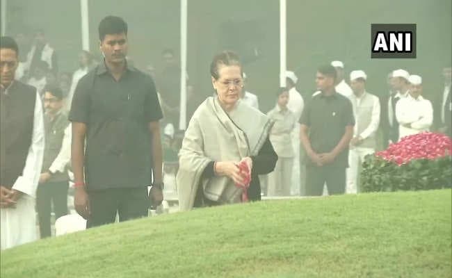 नेहरू जयंती: PM मोदी ने ट्वीट कर दी श्रद्धांजलि, मनमोहन-सोनिया सहित कई नेताओं ने भी किया नमन