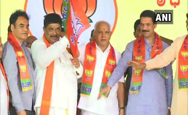 कर्नाटक: 17 अयोग्य विधायकों में से 16 ने थामा BJP का दामन, उपचुनाव में उनकी ही सीटों से मिलेगा टिकट!