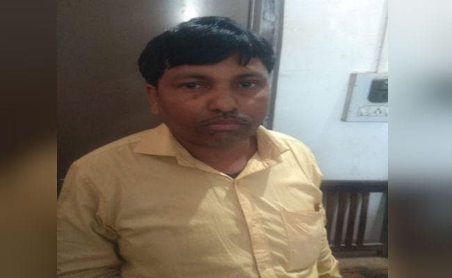 गिरिडीह में 3 हजार रुपया रिश्वत लेते जनसेवक गिरफ्तार, धनबाद एसीबी ने की कार्रवाई