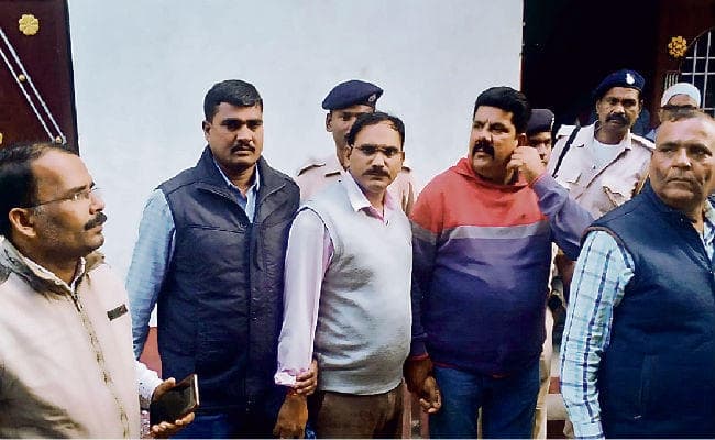 नरकटियागंज : 50 हजार घूस लेते नगर पर्षद का कार्यपालक पदाधिकारी गिरफ्तार