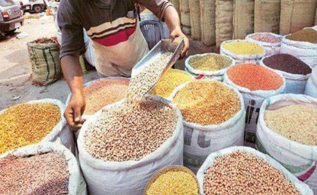 महंगाई की रेल पर सवार हुई दाल, जानें क्यों 100 रुपये तक पहुंचे दाम