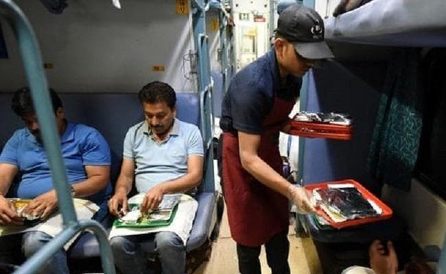 रेल में खाना होगा महंगा, शाम की चाय के लगेंगे 50 रुपये