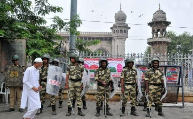 सुप्रीम कोर्ट के फैसले के बाद अयोध्या में कड़ी सुरक्षा के बीच पहली बार अता की गयी जुमे की नमाज