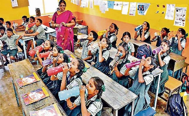 गुड आइडिया : स्कूलों में हो रहा वाटर ब्रेक, तीन बार बज रही घंटी