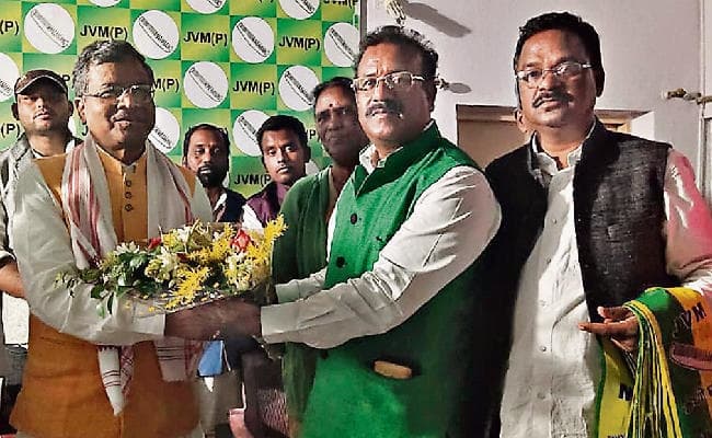 झारखंड विधानसभा चुनाव 2019 : झामुमो के अंतु तिर्की ने थामी झाविमो की कंघी, खिजरी सीट से लेंगे टिकट