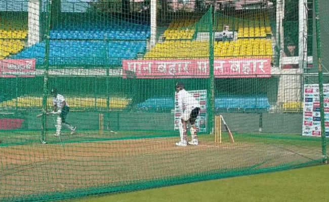 कोलकाता टेस्ट की तैयारी में जुटी टीम इंडिया, रोहित- पुजारा ने गुलाबी गेंद से दूधिया रोशनी में किया अभ्यास