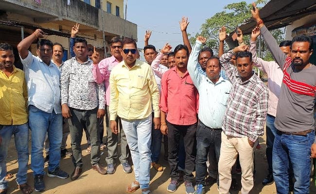 खरसावां में भाजपा उम्मीदवार के खिलाफ कार्यकर्ताओं ने की बगावत, आलाकमान से उम्मीदवार बदलने की मांग