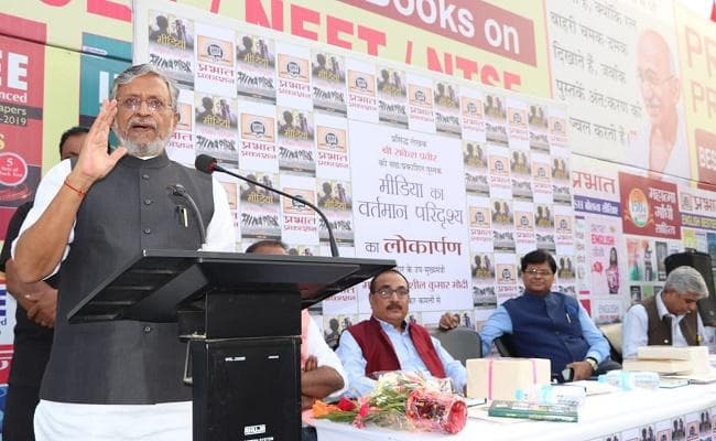 बिहार के डिप्टी सीएम सुशील मोदी ने फर्जी खबरों को लेकर चिंता प्रकट की