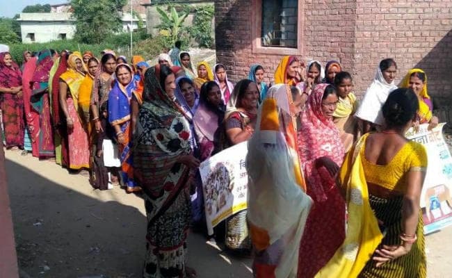 परता में मतदाता जागरुकता को लेकर महिलाओं ने निकाली रैली व रंगोली भी बनाये
