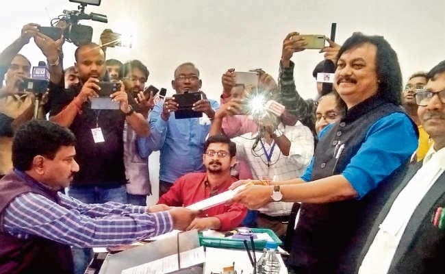 बंधु तिर्की और राजा पीटर ने किया नामांकन दाखिल