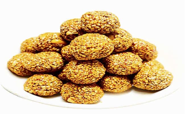 सर्दी की बूटियां गुड़पट्टी, चिक्की, गजक