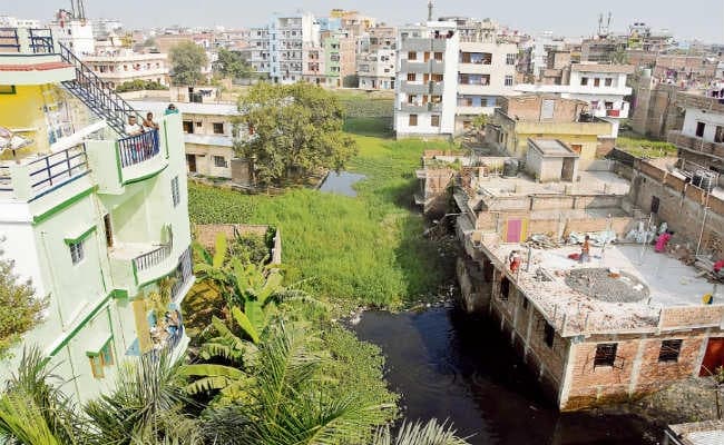 नालों पर खड़ा हो गया अतिक्रमण का महल, कब होगी जिम्मेदारों पर कार्रवाई