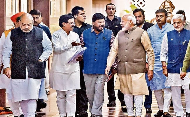 आज से संसद का शीत सत्र, आर्थिक सुस्ती पर सरकार को घेरेगा विपक्ष