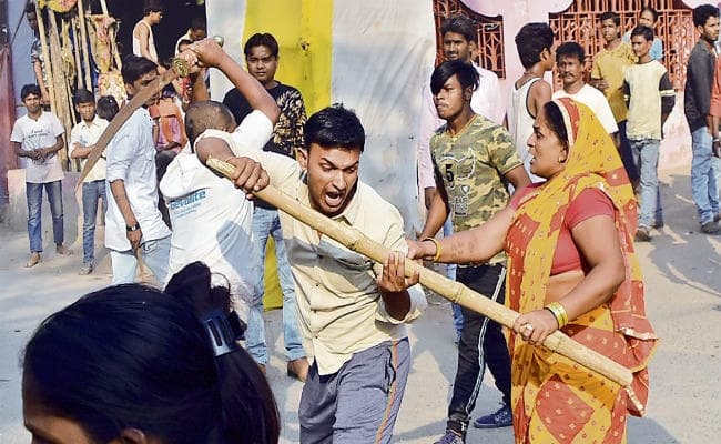 मुजफ्फरपुर : ओपी के सामने चली लाठी, डंडे व तलवार, पुलिस से धक्का-मुक्की