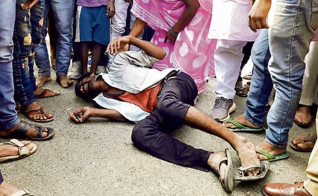 कैमूर : 500 नजराना नहीं देने पर पुलिस ने वैनचालक को लात-घूंसों से पीटा