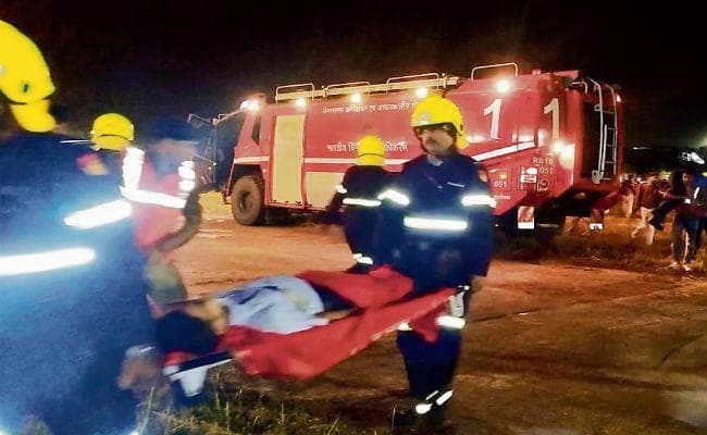 पटना : उतरने में दुर्घटनाग्रस्त हुआ विमान, इंजन में लगी आग