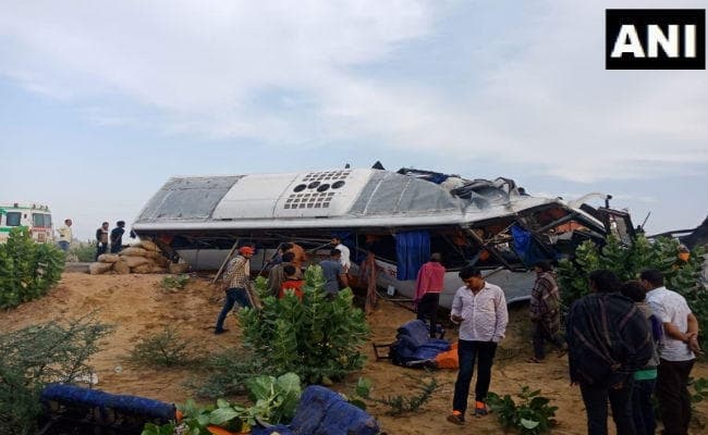 राजस्थान: तेज रफ्तार ट्रक से टकराई यात्रियों से भरी बस, 10 की मौत तो 25 लोग गंभीर रूप से घायल
