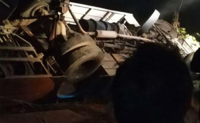 सीतामढ़ी से जयपुर जा रही बस यूपी के देवरिया में पलटी, बिहार के पांच लोगों की मौत