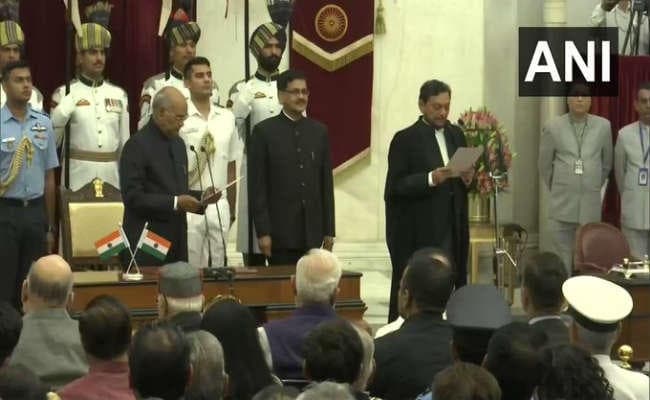 देश के 47वें मुख्य न्यायाधीश बने जस्टिस बोबडे, राष्ट्रपति कोविंद ने दिलायी शपथ