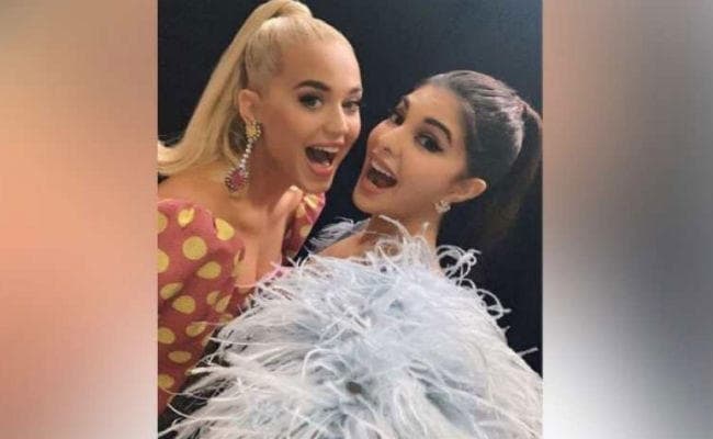 जब केटी पेरी ने बीच कॉन्सर्ट में की अपनी दोस्त जैकलीन फर्नांडिस की तारीफ़!
