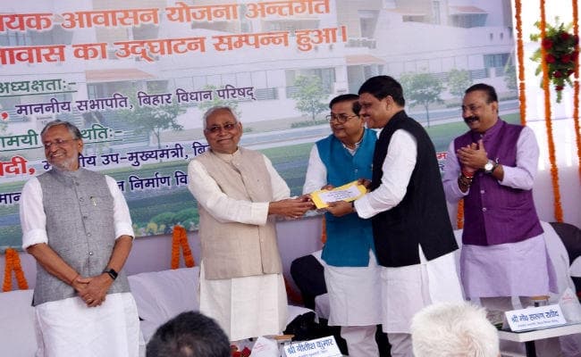 अब डुप्लेक्स में रहेंगे बिहार के माननीय, CM नीतीश ने किया आवास का उद्घाटन, विधायकों को सौंपी चाबी