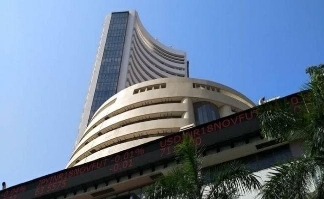 आर्थिक नरमी की आशंकाओं से 72 अंक लुढ़का सेंसेक्स, येस बैंक का शेयर 4 फीसदी गिरा