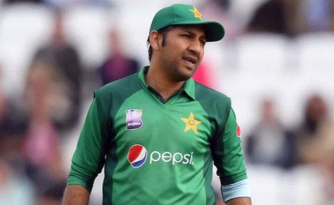 पाक पीएम इमरान ने सरफराज को घरेलू क्रिकेट पर फोकस करने की दी सलाह