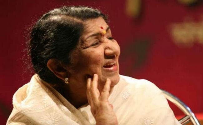 Lata Mangeshkar Latest News: लता ताई अब भी आईसीयू में, स्वास्थ्य में हो रहा अच्छा सुधार