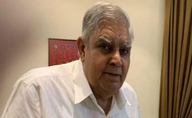 पश्चिम बंगाल: राज्यपाल को हेलीकॉप्टर देने से राज्य सरकार ने फिर किया इनकार