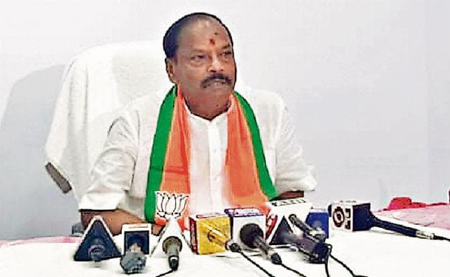 झारखंड विधानसभा चुनाव 2019 : नामाकंन के बाद आवास पहुंचे रघुवर ने कहा, एक लाख की मार्जिन से जीतेंगे